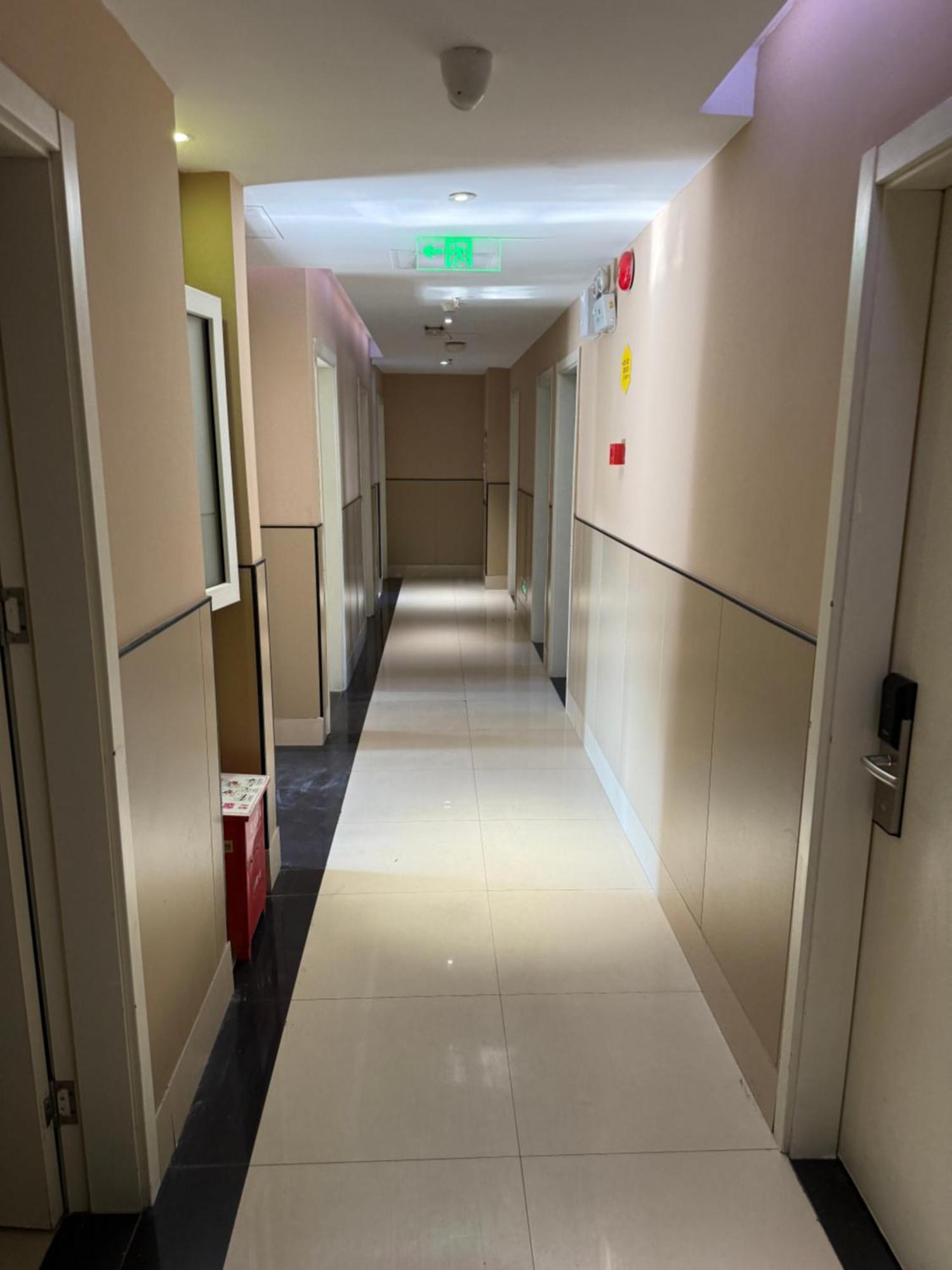 Hotel Yibai Hongqiao Airport National Exhibition Center Branch Shanghai